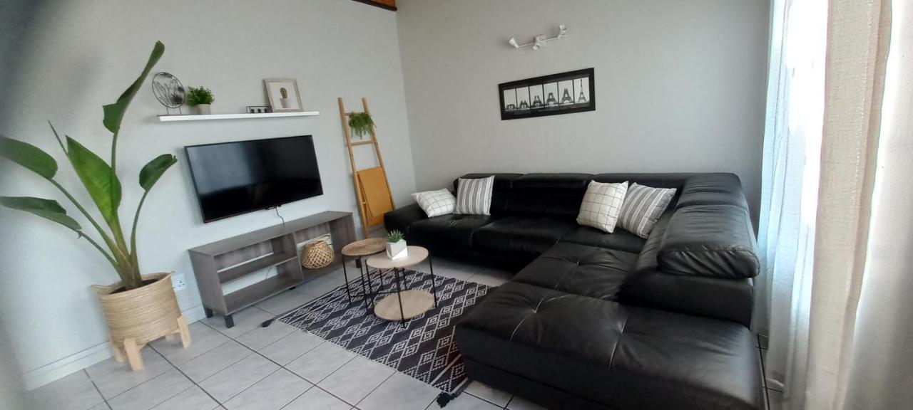 Mucha Airbnb Hotel Walvis Bay Luaran gambar